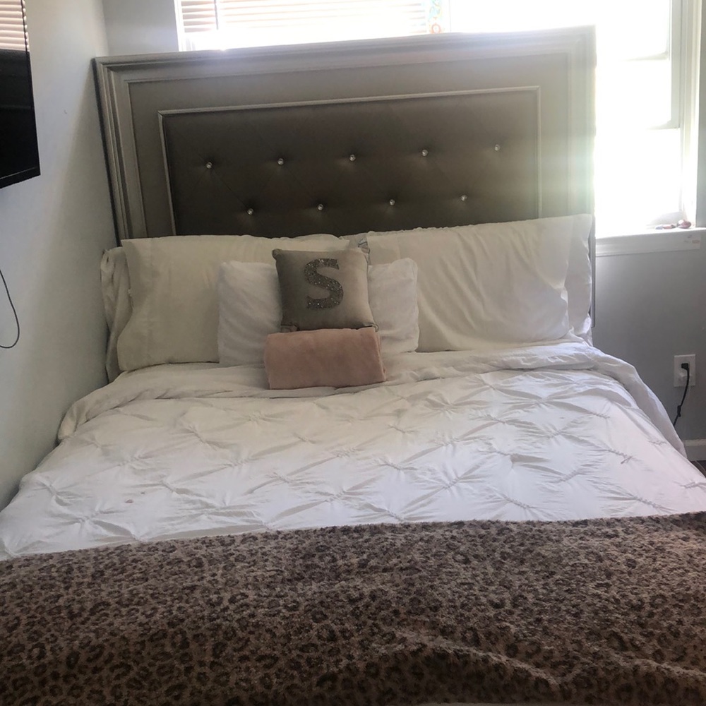 QUEEN SIZED LED BACK LIGHT GREY SILVER GLAMOUR BED FRAME